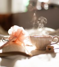 Ingrijindu-ma pe mine - Prima parte